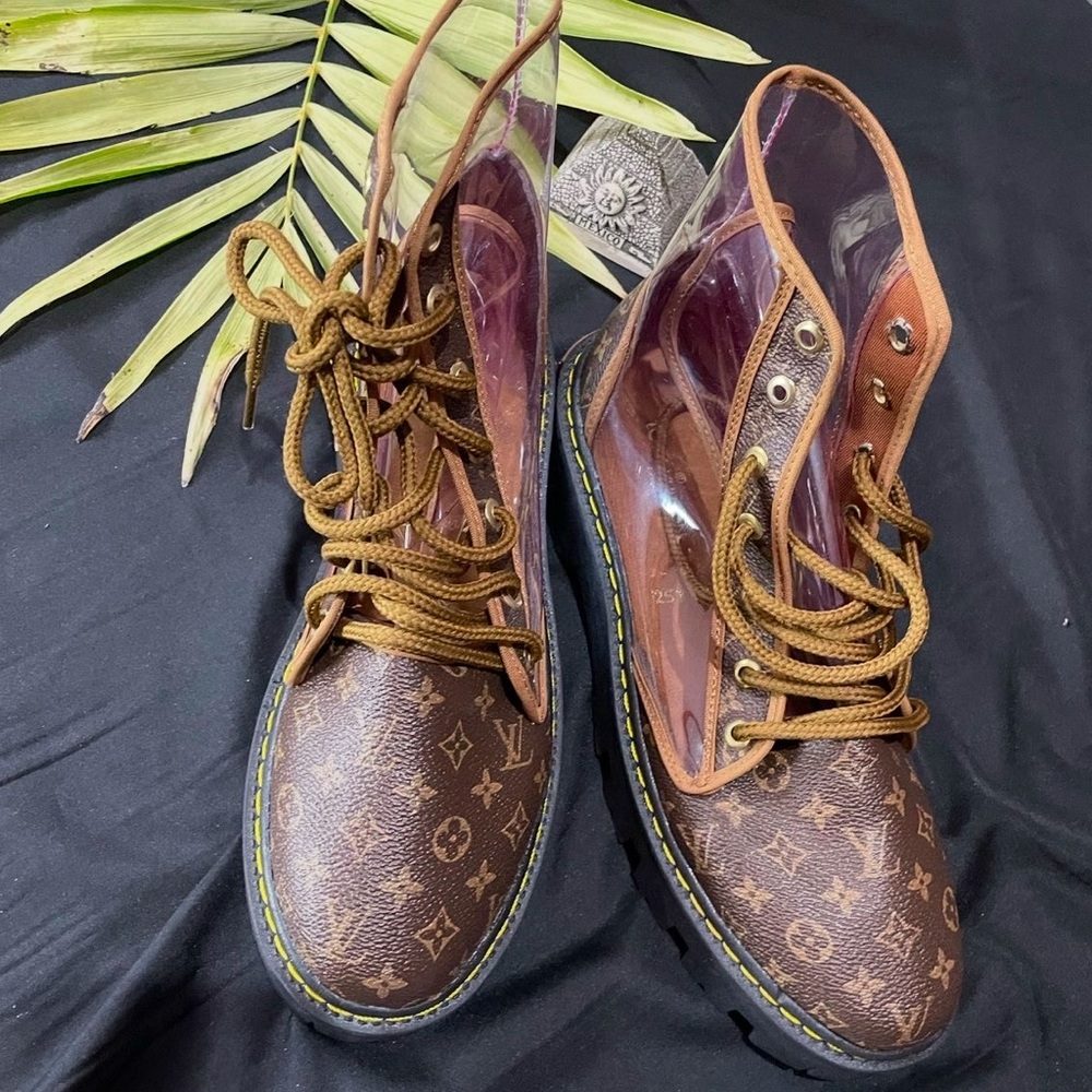 Stylish women Brown and Black Boots
Calidad premium